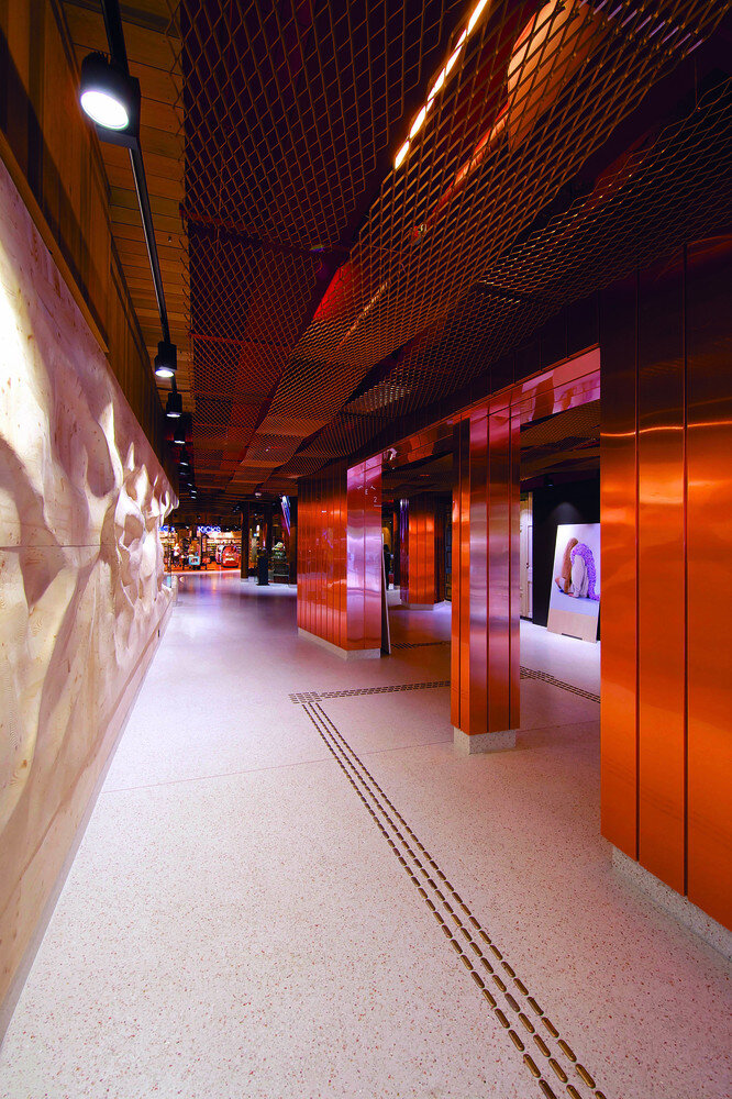 Renovation design of shopping mall lobby corridor